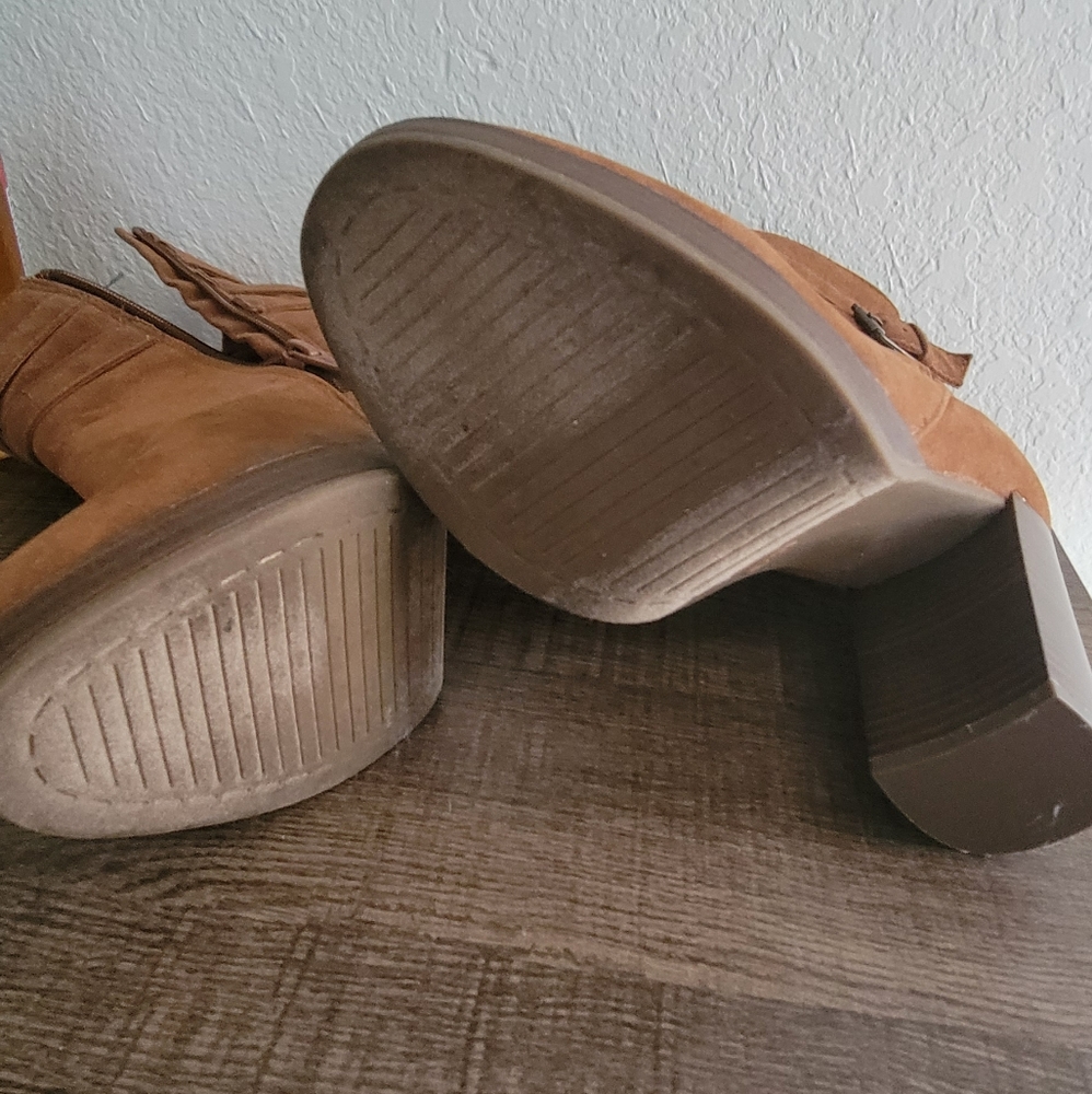 Boots - Picture 4 of 5